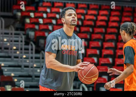 Chemnitz, Deutschland 09. Dicembre 2023: BBL Pokal - 1/4 finale - 2023/2024 - Niners Chemnitz vs. Ratiopharm Ulm IM Bild: Dominic Lockhart (Chemnitz) bei ber Erwärmung Foto Stock