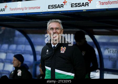 Birkenhead, Regno Unito. 9 dicembre 2023. Nigel Adkins, il direttore della Tranmere Rovers, guarda. EFL Skybet Football League Two match, Tranmere Rovers contro Newport County a Prenton Park, Birkenhead, Wirral sabato 9 dicembre 2023. Questa immagine può essere utilizzata solo per scopi editoriali. Solo per uso editoriale, .pic di Chris Stading/ Credit: Andrew Orchard fotografia sportiva/Alamy Live News Foto Stock