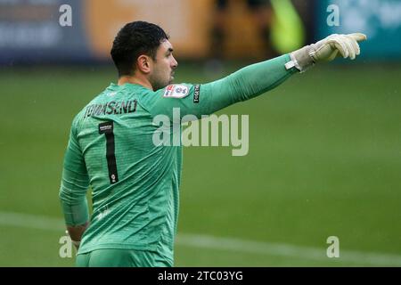 Birkenhead, Regno Unito. 9 dicembre 2023. Nick Townsend, il portiere della contea di Newport guarda. EFL Skybet Football League Two match, Tranmere Rovers contro Newport County a Prenton Park, Birkenhead, Wirral sabato 9 dicembre 2023. Questa immagine può essere utilizzata solo per scopi editoriali. Solo per uso editoriale, .pic di Chris Stading/ Credit: Andrew Orchard fotografia sportiva/Alamy Live News Foto Stock