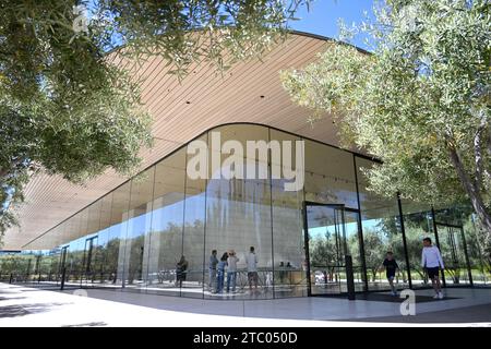 Cupertino, CA, USA - 28 luglio 2023: Centro visitatori Apple Park a Cupertino. Foto Stock