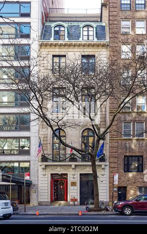 La Scuola d'Italia Guglielmo Marconi occupa il punto di riferimento di New York Robert L. Livingston House al 12 East 96th Street nell'Upper East Side di Manhattan. Foto Stock