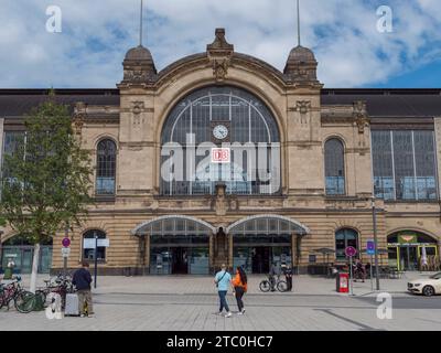 Ingresso principale alla stazione ferroviaria Dammtor di Amburgo, Germania. Foto Stock