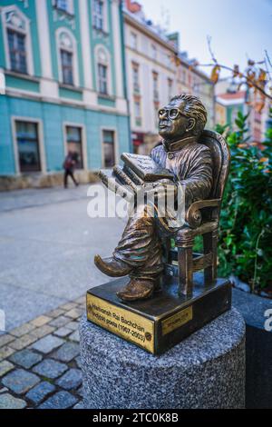 Wrocław, polonia - 08 dicembre 2023: Wrocław Gnome versione del poeta indiano harivansh rai bachchan Foto Stock