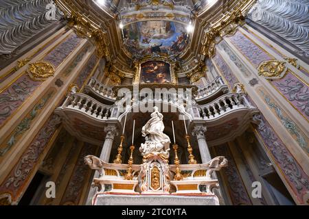 Genova - 30 luglio 2022: San Filippo Neri è una chiesa barocca situata in via Lomellini, nel centro di Genova. Foto Stock