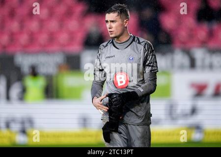 Sandhausen, Deutschland. 9 dicembre 2023. Lucien Hawryluk (Torwart, SVWM, 30), Einzelbild, Einzelfoto, Aktion, Action, 09.12.2023, Sandhausen (Deutschland), Fussball, 3) LIGA, SV SANDHAUSEN - SV WALDHOF MANNHEIM, DFB/DFL VIETA L'USO DI FOTOGRAFIE COME SEQUENZE DI IMMAGINI E/O QUASI-VIDEO. Credito: dpa/Alamy Live News Foto Stock