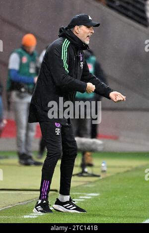 Francoforte, Germania. 9 dicembre 2023. Thomas Tuchel, capo allenatore del Bayern Monaco, insegna durante la partita di prima divisione della Bundesliga tra Eintracht Francoforte e Bayern Monaco a Francoforte, Germania, 9 dicembre 2023. Crediti: Ulrich Hufnagel/Xinhua/Alamy Live News Foto Stock