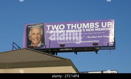 Los Angeles, California, USA 9 dicembre 2023 Henry Winkler è Henry the Fonz and Beyond Book Billboard su Sunset Blvd il 9 dicembre 2023 a Los Angeles, California, USA. Foto di Barry King/Alamy Stock Photo Foto Stock