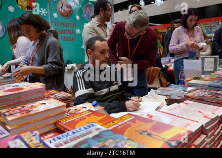 Roma, Italia. 9 dicembre 2023. L'autore, illustratore e fumettista italiano Zerocalcare è stato fotografato al piu libri piu liberi, piccola fiera e evento editoriale mediatico a Roma, Italia, il 9 dicembre 2023. (Foto di massimo Valicchia/NurPhoto) credito: NurPhoto SRL/Alamy Live News Foto Stock