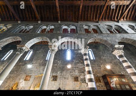 Genova, Italia - 1 agosto 2022: Interno della chiesa di San Donato nel centro storico di Genova. Foto Stock