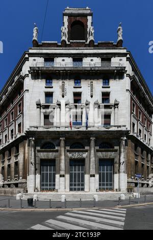 Edificio direzione regionale delle entrate per la Lombardia, Milano, Italia. Foto Stock