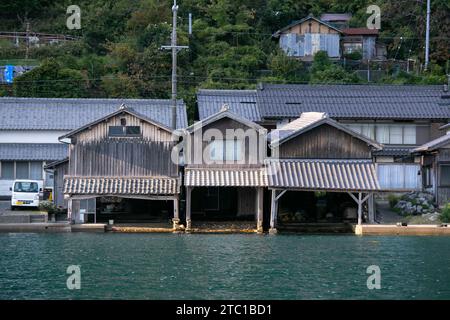 Ine, Giappone; 1 ottobre 2023: Vista delle strade del bellissimo villaggio di pescatori di Ine nel nord di Kyoto. Foto Stock