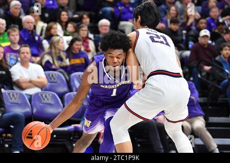 9 dicembre 2023: L'attaccante dei Washington Huskies Keion Brooks Jr. (1) lavora contro la difesa dei Gonzaga durante la partita di basket NCAA tra i Gonzaga Bulldogs e i Washington Huskies all'HEC Edmundson Pavilion di Seattle, WA. Washington sconfisse Gonzaga 78-73. Steve Faber/CSM Foto Stock