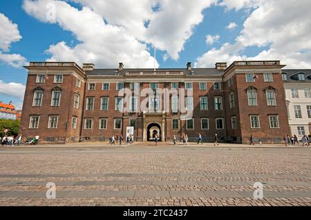 Palazzo di Charlottenborg, casa del Kunsthal Charlottenborg (museo d'arte contemporanea), Copenaghen, Danimarca Foto Stock