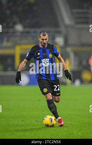 Milano, Italia. 9 dicembre 2023. Henrikh Mkhitaryan (22) dell'Inter ha visto durante la partita di serie A tra Inter e Udinese a Giuseppe Meazza a Milano. (Foto: Gonzales Photo/Alamy Live News Foto Stock