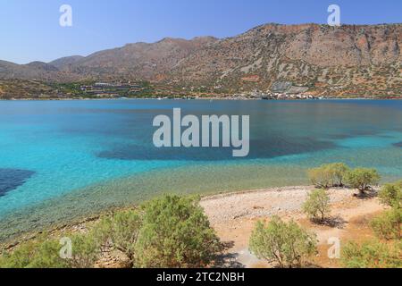 Vista di Plaka dall'isola di Spinalonga, Creta, Grecia. Europa. Foto Stock