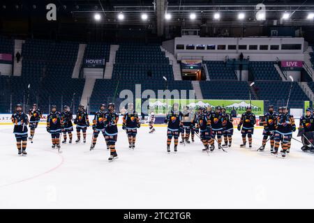 Stoccolma, Stoccolma, Svezia. 10 dicembre 2023. Djurgarden felice felicità festeggia dopo la partita in SDHL tra Djurgarden IF e Linkoping HC su Hovet il 10 dicembre a Stoccolma (Credit Image: © Johan Dali/ZUMA Press Wire) SOLO USO EDITORIALE! Non per USO commerciale! Crediti: ZUMA Press, Inc./Alamy Live News Foto Stock