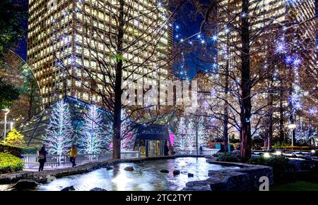 Jubilee Park a Canary Wharf di notte, Londra, Regno Unito Foto Stock