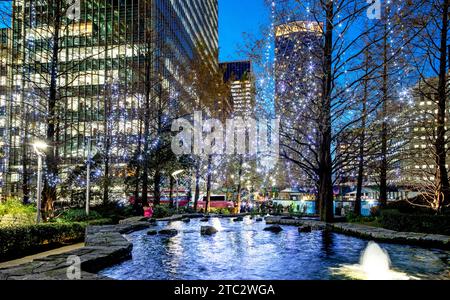 Jubilee Park a Canary Wharf di notte, Londra, Regno Unito Foto Stock