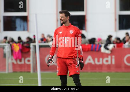 München, Deutschland 10. Dicembre 2023: Fussball, Herren, Saison 2023/2024, FC Bayern München, Säbener Strasse, Trainingsgelände, Training Sven Ulreich (FC Bayern München) Kopf, Oberkörper Foto Stock