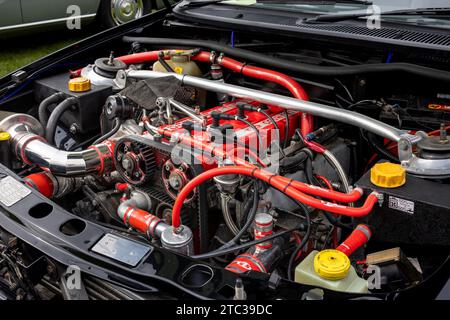 1989 Ford Sierra Sapphire RS Cosworth, in mostra al Race Day Airshow tenutosi a Shuttleworth il 2 ottobre 2023. Foto Stock