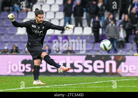 Deinze, Belgio. 10 dicembre 2023. Il portiere Davor Matijas (71) di Beerschot raffigurato durante una partita di calcio tra Beerschot e KMSK Deinze durante la quindicesima giornata della stagione Challenger Pro League 2023-2024, domenica 10 dicembre 2023 a Deinze, in Belgio. Credito: Sportpix/Alamy Live News Foto Stock