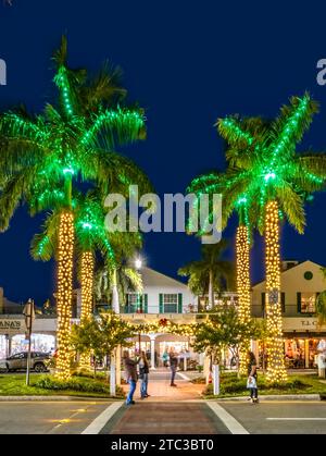 Chistmas si illumina su West Venice Avenue nel centro di Venice, Florida, USA Foto Stock