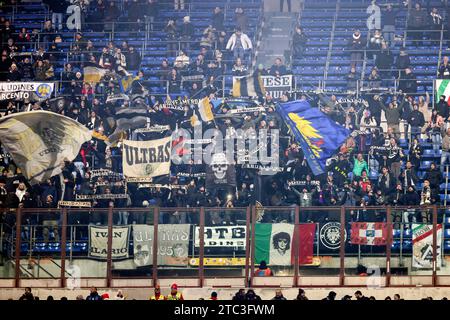 Milano, Italia. 9 dicembre 2023. 09 dicembre 2023 Milano - Italia - sport, calcio - Inter - Udinese A Football Championship 2023/2024 - Stadio G. Meazza - nella foto: Tifosi udinese a Milano credito: Kines Milano/Alamy Live News Foto Stock