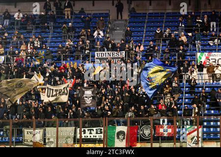 Milano, Italia. 9 dicembre 2023. 09 dicembre 2023 Milano - Italia - sport, calcio - Inter - Udinese A Football Championship 2023/2024 - Stadio G. Meazza - nella foto: Tifosi udinese a Milano credito: Kines Milano/Alamy Live News Foto Stock