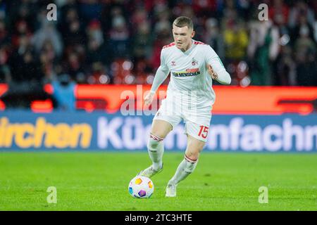 Colonia, Germania. 10 dicembre 2023. Calcio: Bundesliga, 1. FC Köln - FSV Mainz 05, giorno 14, RheinEnergieStadion. Luca Kilian di Colonia. Credito: Rolf Vennenbernd/dpa - NOTA IMPORTANTE: in conformità con le norme della DFL German Football League e della DFB German Football Association, è vietato utilizzare o utilizzare fotografie scattate nello stadio e/o della partita sotto forma di immagini sequenziali e/o serie di foto simili a video./dpa/Alamy Live News Foto Stock