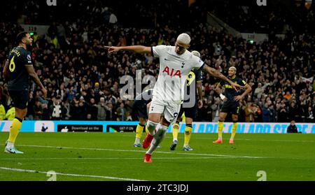 Londra, Regno Unito. 10 dicembre 2023. Richarlison del Tottenham Hotspur festeggia dopo aver segnato il secondo gol della sua squadra. Partita di Premier League, Tottenham Hotspur contro Newcastle Utd allo Stadio Tottenham Hotspur di Londra domenica 10 dicembre 2023. Questa immagine può essere utilizzata solo per scopi editoriali. Foto solo editoriale di Sandra Mailer/Andrew Orchard fotografia sportiva/Alamy Live news credito: Andrew Orchard fotografia sportiva/Alamy Live News Foto Stock
