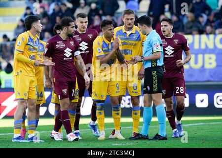 Frosinone, Italia. 10 dicembre 2023. Kaio Jorge del Frosinone calcio protesta con l'arbitro durante il match di serie A Tim tra Frosinone calcio e Torino FC allo Stadio Benito Stirpe il 10 dicembre 2023 a Frosinone. Crediti: Giuseppe Maffia/Alamy Live News Foto Stock