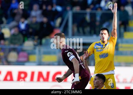 Frosinone, Italia. 10 dicembre 2023. Alessandro Buongiorno del Torino FC festeggia dopo aver segnato il primo gol non consentito dall'arbitro durante la partita di serie A Tim tra Frosinone calcio e Torino FC allo Stadio Benito Stirpe il 10 dicembre 2023 a Frosinone, in Italia. Crediti: Giuseppe Maffia/Alamy Live News Foto Stock