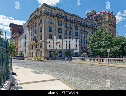 Peabody Institute, alias George Peabody Library, è stata la prima biblioteca pubblica gratuita di Baltimora; ora è associata alla Johns Hopkins University. Foto Stock