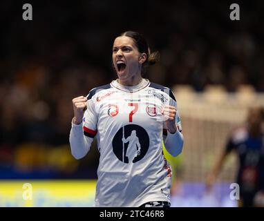 Trondheim, Norvegia. 10 dicembre 2023. Trondheim, Norvegia, 10 dicembre 2023: Stine Ruscetta Skogrand (7 Norvegia) festeggia dopo aver segnato punti durante la gara del Campionato del mondo femminile IHF tra Francia e Norvegia a Trondheim Spektrum a Trondheim, Norvegia (Ane Frosaker/SPP) credito: SPP Sport Press Photo. /Alamy Live News Foto Stock