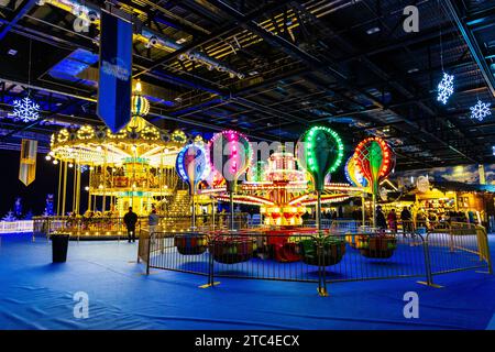 Giostre presso il Kingdom of Winter Christmas Market presso l'Excel Centre, Londra, Inghilterra Foto Stock