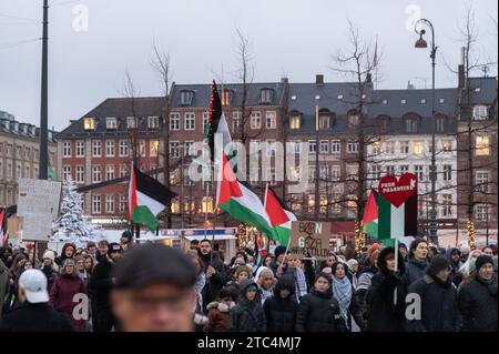 Copenhagen, Danimarca. 10 dicembre 2023. Grande manifestazione pro-Palestina per le strade di Copenaghen, Danimarca domenica 10 dicembre 2023 credito: Pahas/Alamy Live News Foto Stock