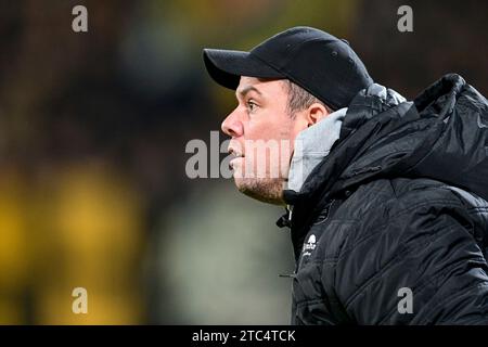 Dresda, Deutschland. 10 dicembre 2023. Formatore Marc Unterberger (Unterhaching) Einzelbild, Aktion, Action, 10.12.2023, Dresda (Deutschland), Fussball, 3. LIGA, SG DYNAMO DRESDEN - SPVGG UNTERHACHING, LE NORMATIVE DFB/DFL VIETANO L'USO DI FOTOGRAFIE COME SEQUENZE DI IMMAGINI E/O QUASI-VIDEO. Credito: dpa/Alamy Live News Foto Stock