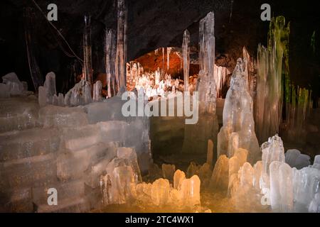 Grotta di ghiaccio di Narusawa nel parco nazionale di Fuji, Giappone Foto Stock