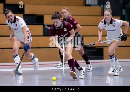 Mannheim, Deutschland. 10 dicembre 2023. Philin bolle (MSC, 3), AM Ball, Aktion, Action, Spielszene, 10.12.2023, Mannheim (Deutschland), Hallenhockey, 1. Bundesliga Süd, Damen, Feudenheimer HC - Münchner SC/dpa/Alamy Live News Foto Stock