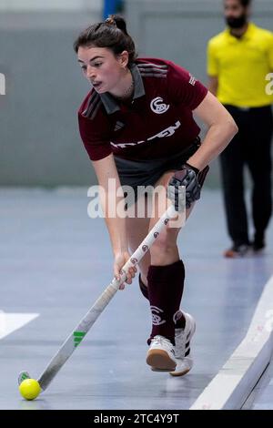 Mannheim, Deutschland. 10 dicembre 2023. Philin bolle (MSC, 3), AM Ball, Aktion, Action, Spielszene, 10.12.2023, Mannheim (Deutschland), Hallenhockey, 1. Bundesliga Süd, Damen, Feudenheimer HC - Münchner SC/dpa/Alamy Live News Foto Stock