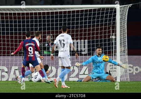 Barcellona, ESP. 10 dicembre 2023. FC BARCELONA vs GIRONA FC 10 dicembre 2023 Gazzaniga (13) portiere del Girona FC durante la partita tra FC Barcelona e Girona FC corrispondente al sedicesimo giorno di la Liga EA Sports allo Stadio Olimpico Lluis Companys di Montjuic a Barcellona, Spagna. Crediti: Rosdemora/Alamy Live News Foto Stock