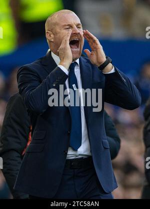 Liverpool. 10 dicembre 2023. L'allenatore dell'Everton, Sean Dyche, è stato visto durante la partita di Premier League inglese tra Everton e Chelsea a Liverpool, in Gran Bretagna, il 10 dicembre 2023. Crediti: Xinhua/Alamy Live News Foto Stock