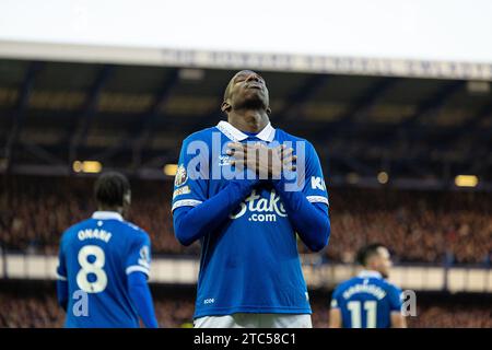 Liverpool. 10 dicembre 2023. Abdoulaye Doucoure dell'Everton festeggia dopo aver segnato punti durante la partita di Premier League inglese tra Everton e Chelsea a Liverpool, in Gran Bretagna, il 10 dicembre 2023. Crediti: Xinhua/Alamy Live News Foto Stock