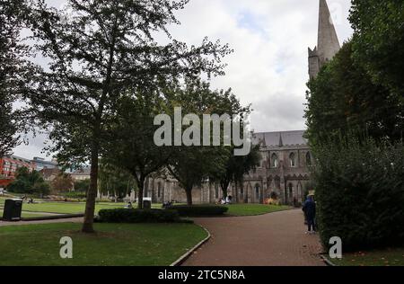 Dublino - scorcio della cattedrale dai Giardini di San Patrizio Foto Stock