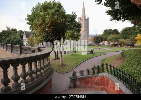 Dublino – scorcio della Cattedrale di San Patrizio dal giardino pensile Foto Stock