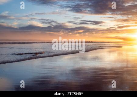 Alba invernale su East Beach. Lossiemouth, Morayshire, Scozia Foto Stock