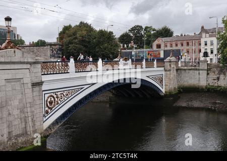 Dublino - Ponte Sean Heuston sul fiume Liffey Foto Stock