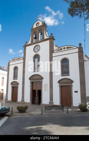 Fachada de la Iglesia de San Bartolomé en San Bartolomé de Tirijana Foto Stock