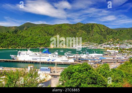 Vista della città e del porto di Picton Queen Charlotte Sound, Marlborough Sounds, regione di Marlborough, Isola del Sud, Nuova Zelanda Foto Stock