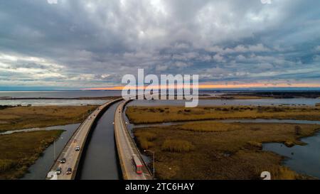 Cielo sovrastato al tramonto sulla Mobile Bay Foto Stock